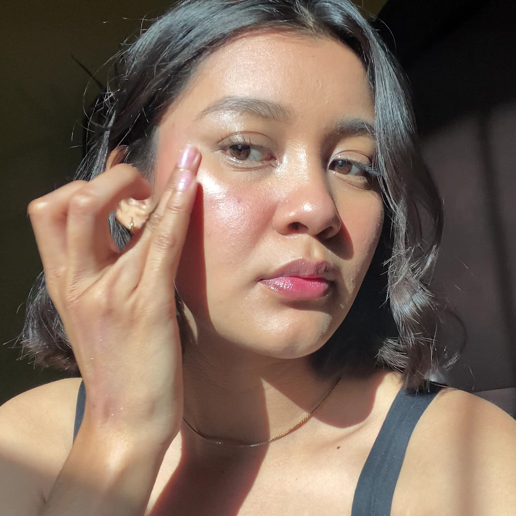 Cinnamon + Champagne Lip-to-Lid Balmie makeup application on video