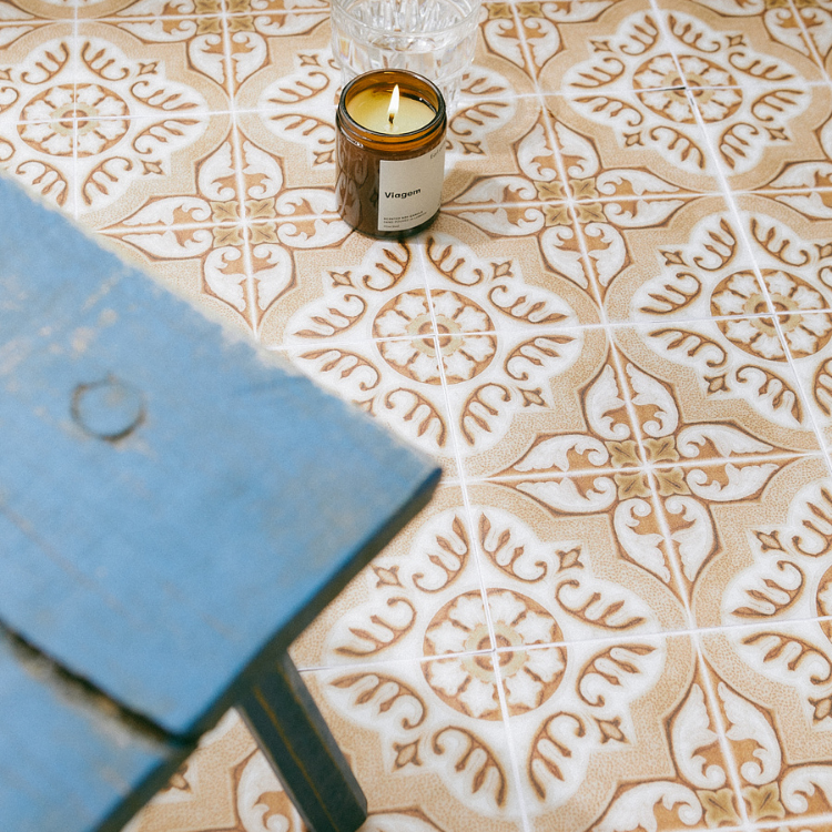 Viagem Soy Candle on a living room floor