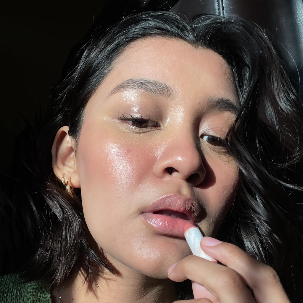 applying Clementine Lip-to-Lid Balmie